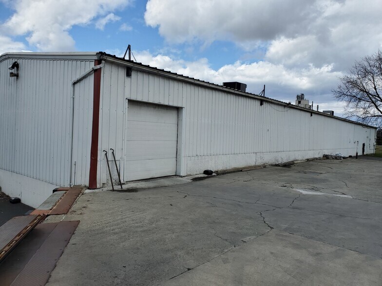 More Photos Of 7642 Beth Bath Pike, Bath Freestanding For Lease