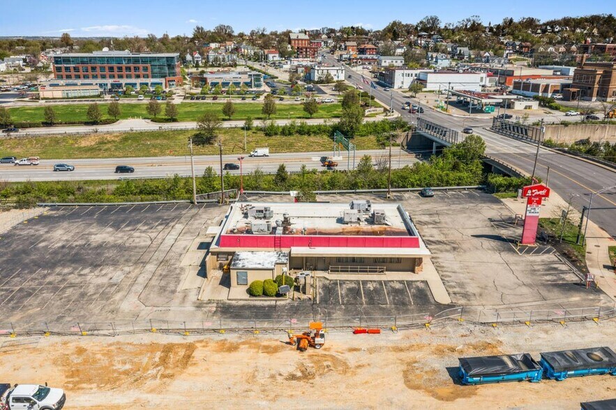 More Photos Of 4765 Montgomery Rd, Cincinnati Restaurant For Sale