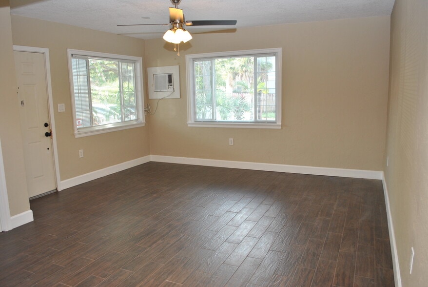 More Photos Of 5710 4th St N, Saint Petersburg Office Residential For Sale