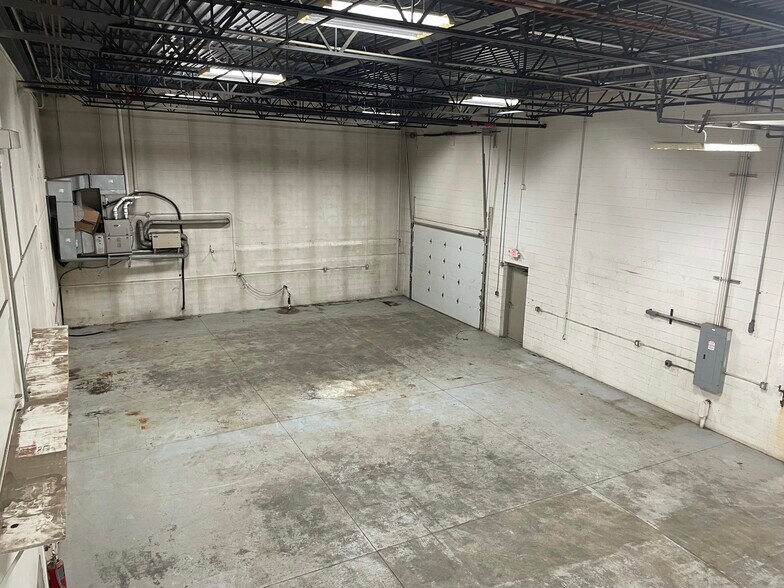 More Photos Of 6805 20th Ave S, Centerville Manufacturing For Lease