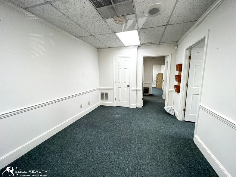 More Photos Of 200 Market Pl, Roswell Office Residential For Lease