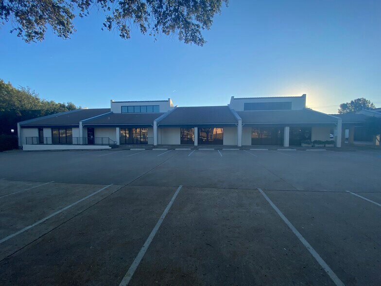 More Photos Of 4325-4365 S Hulen St, Fort Worth Medical For Sale