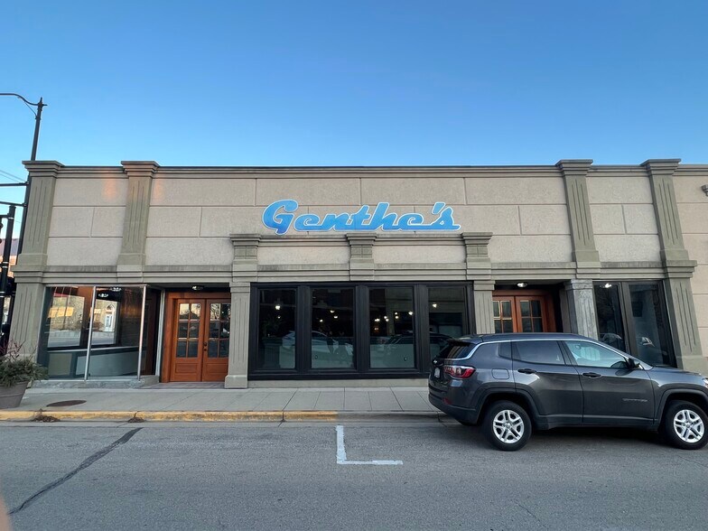 More Photos Of 904 16th Ave, Monroe Storefront For Sale