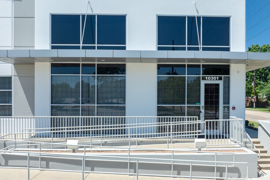 More Photos Of 10301 Round Up Ln, Houston Warehouse For Lease