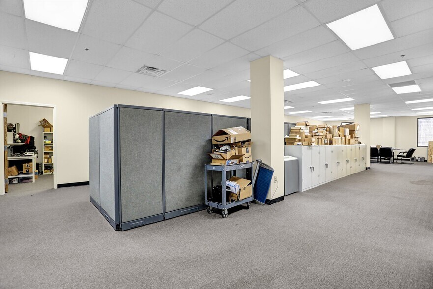 More Photos Of 7375 Adrianne Pl, Bartlett Light Distribution For Lease