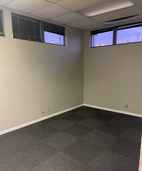 More Photos Of 5907 Highgrove Rd, Grandview Office For Lease