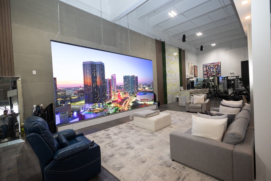 More Photos Of 6050 NW 102nd Ave, Doral Showroom For Sale