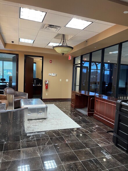 More Photos Of 500 Craig Rd, Manalapan Township Office For Lease