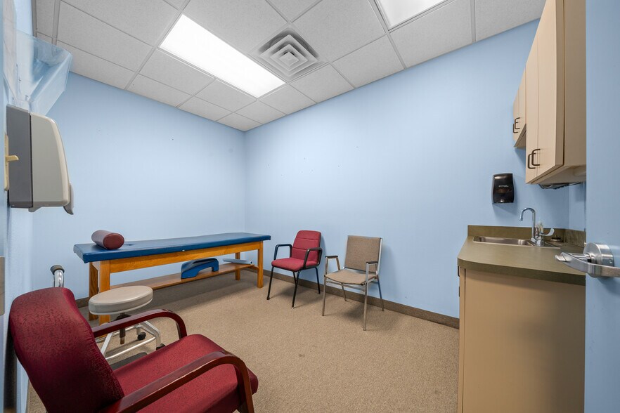 More Photos Of 2500 Citrus Blvd, Leesburg Medical For Sale