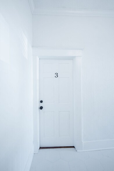 More Photos Of 306 E Victory Dr, Savannah Apartments For Sale