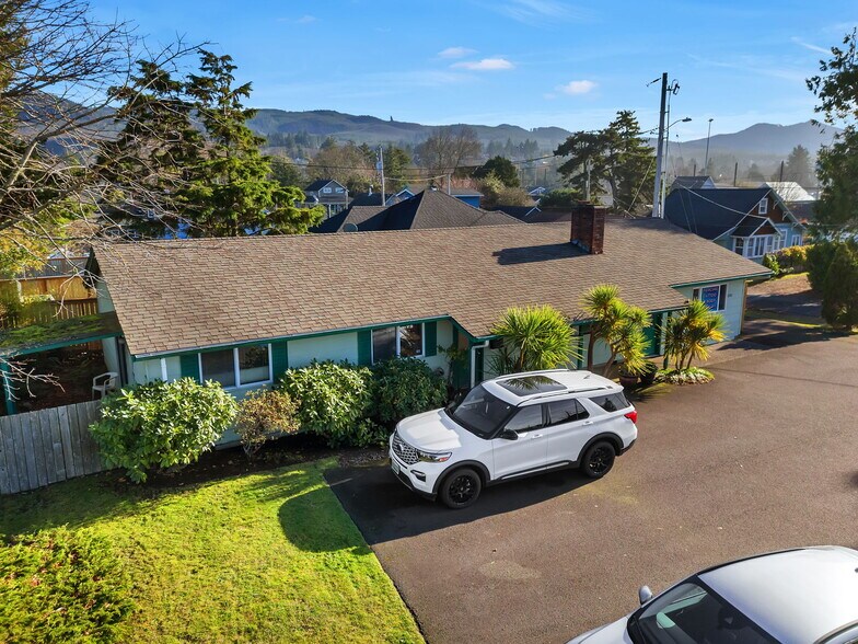 More Photos Of 1010 3rd Ave, Seaside Office For Sale