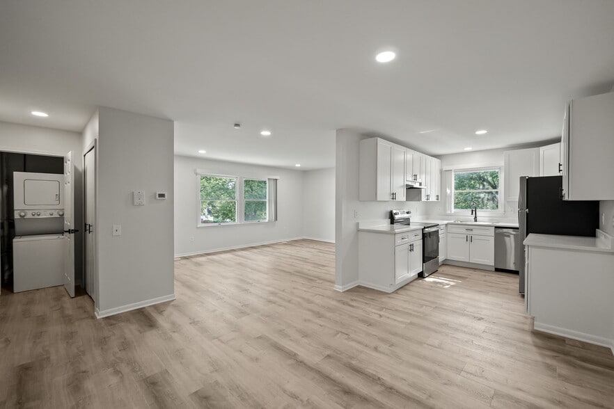 More Photos Of 15925-15929 W 11 Mile Rd, Southfield Apartments For Sale