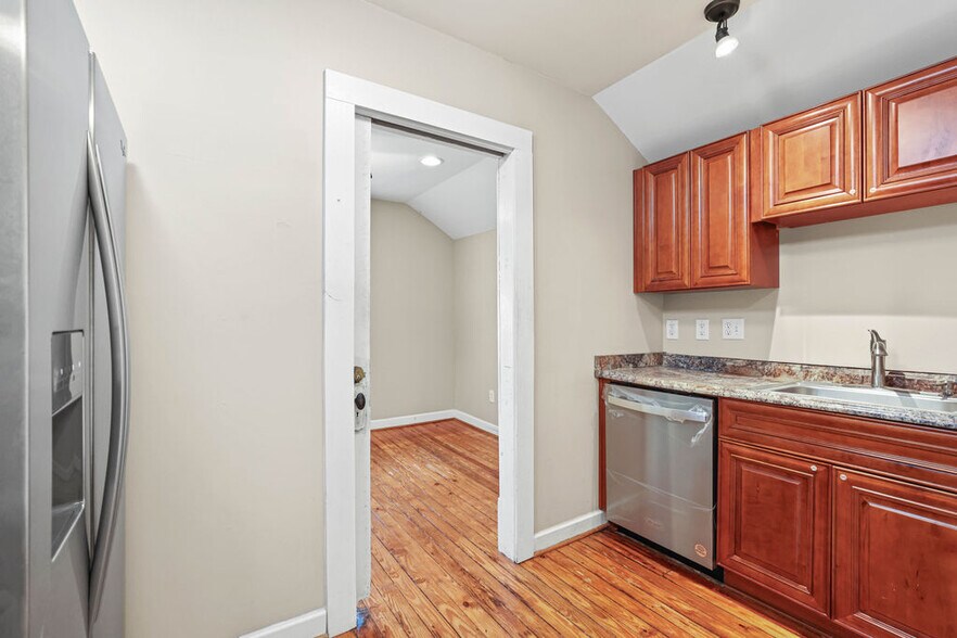 More Photos Of 113 Whitsett St, Greenville Office For Sale