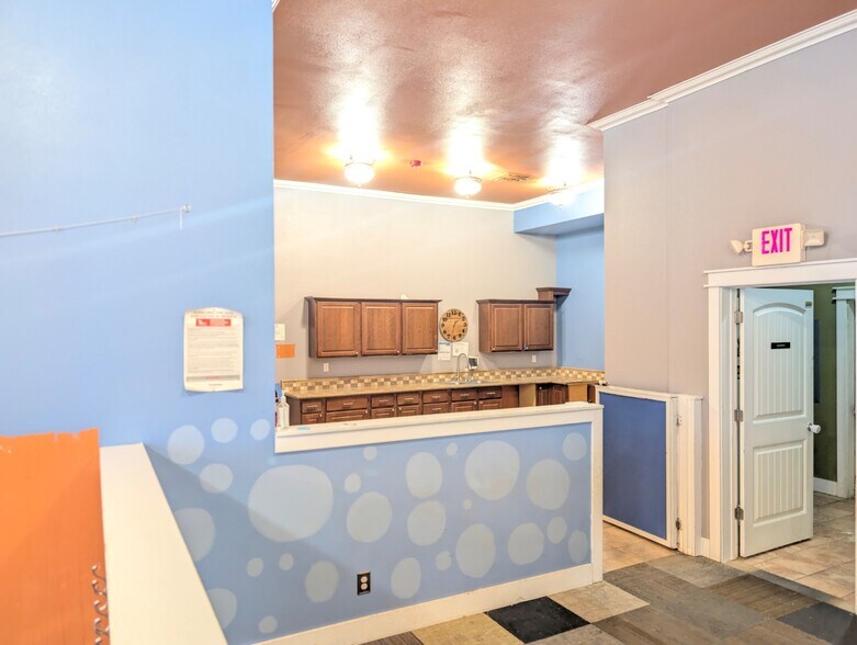 More Photos Of 30736 Highway 200, Ponderay Storefront Retail Office For Lease