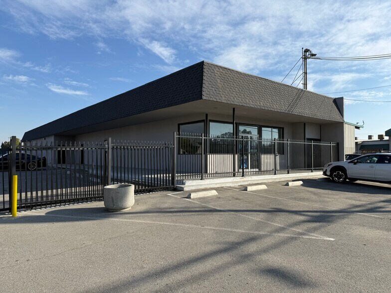 More Photos Of 3624 Buck Owens Blvd, Bakersfield Light Manufacturing For Lease