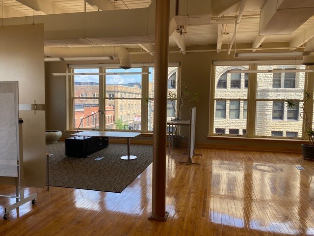 More Photos Of 400 Main St, La Crosse Office For Lease