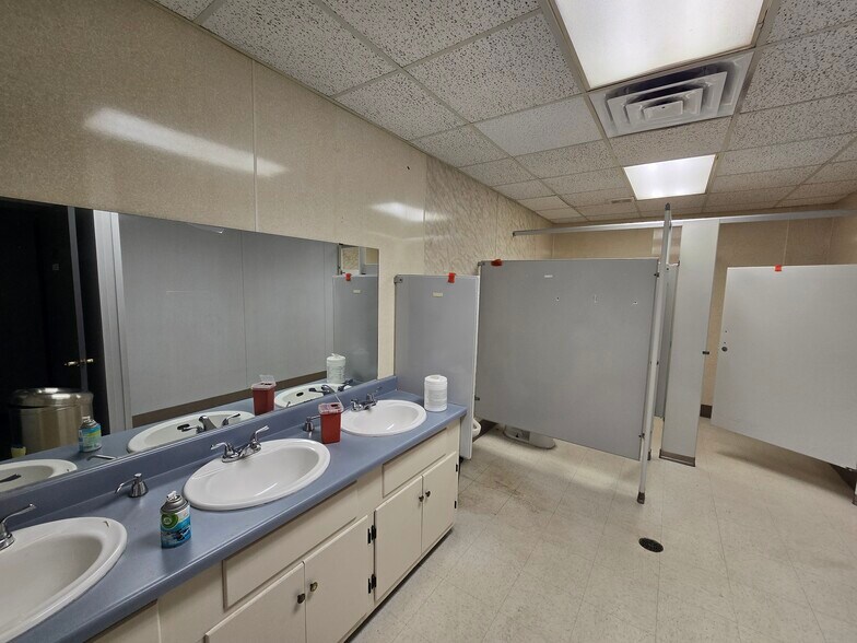 More Photos Of 2408 S 37th St, Temple Office For Sale