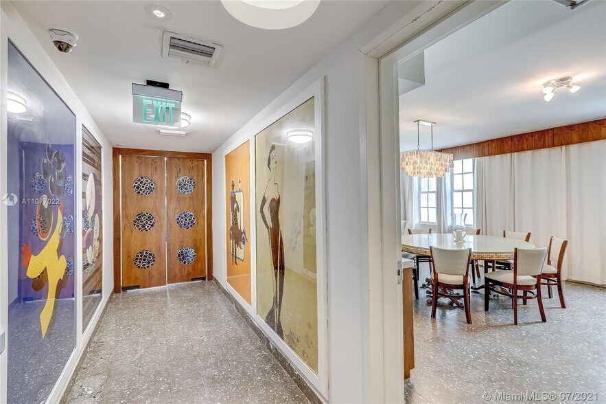 More Photos Of 820 Ocean Dr, Miami Beach Restaurant For Lease