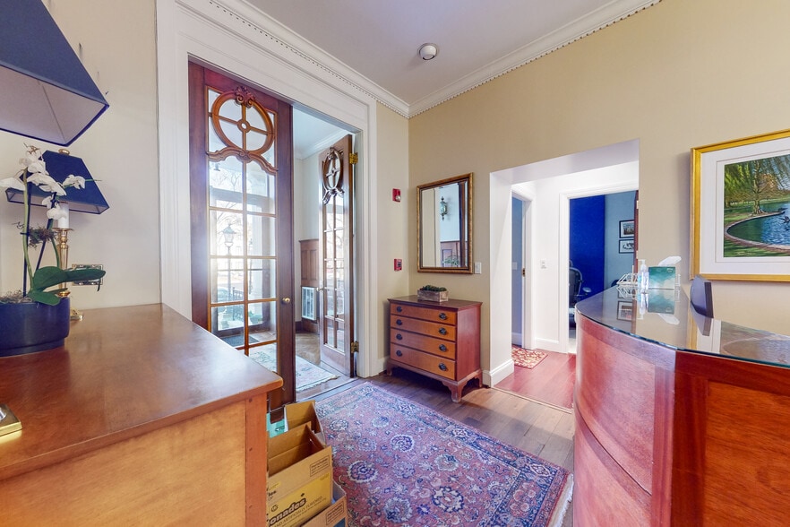 More Photos Of 160 Commonwealth Ave, Boston Apartments For Sale