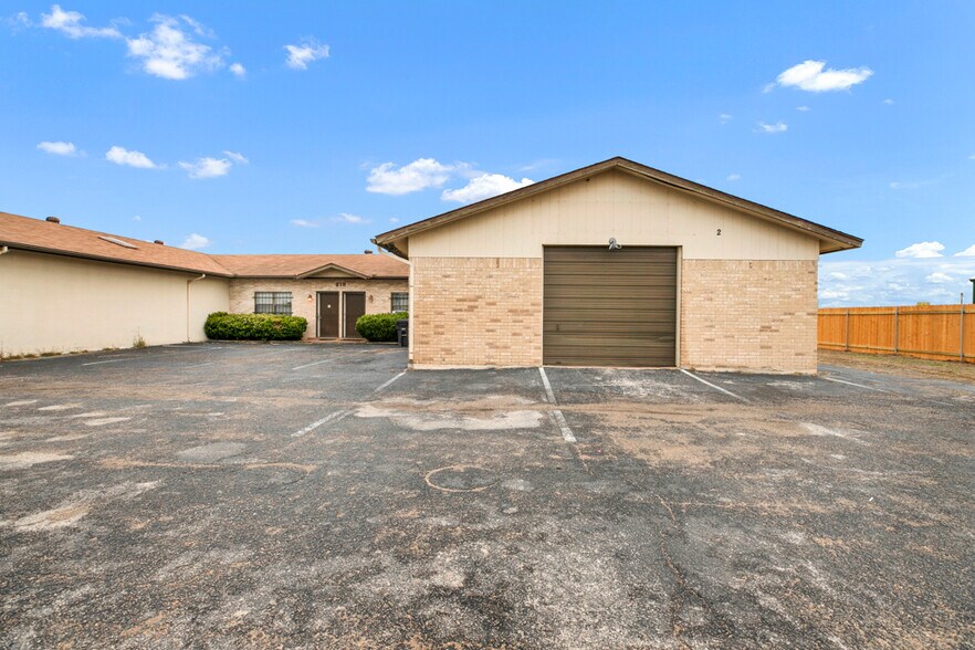 More Photos Of 218 Deborah Dr, New Braunfels Warehouse For Lease