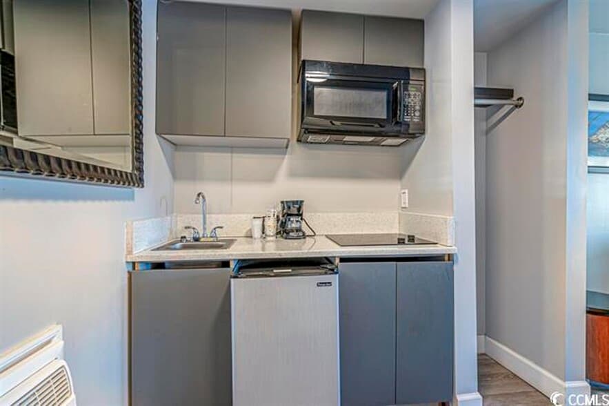 More Photos Of 2711 S Ocean Blvd, Myrtle Beach Hotel For Sale