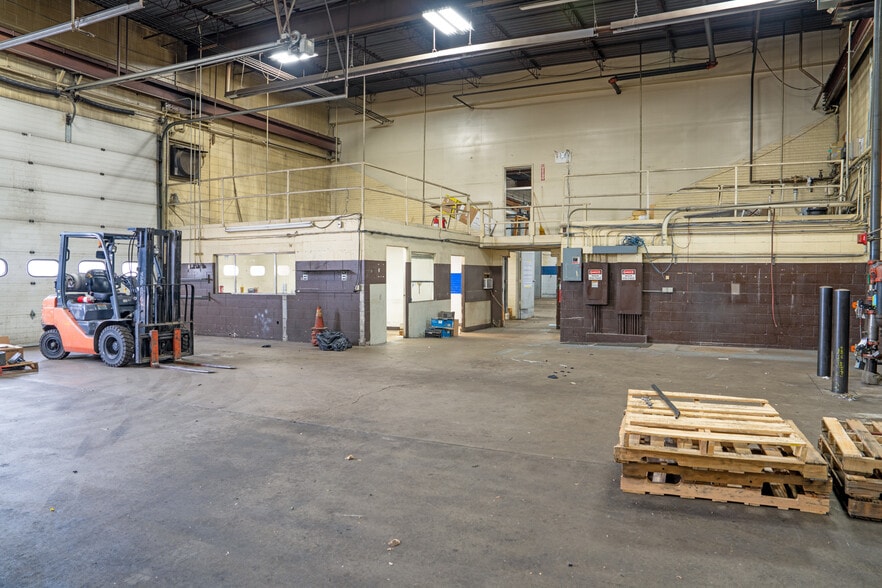 More Photos Of 4695 Ironton St, Denver Service For Lease