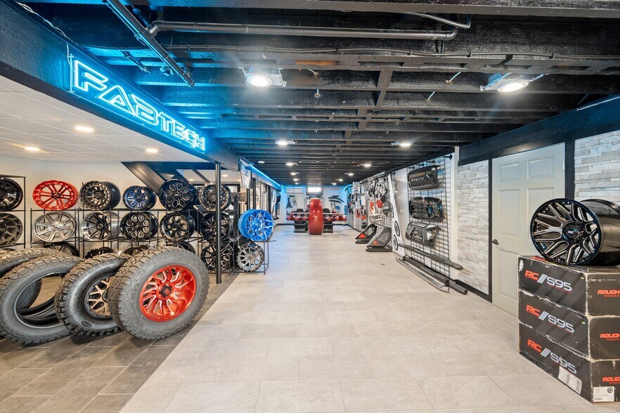 More Photos Of 1097 Eddie Dowling Hwy, North Smithfield Service Station For Sale