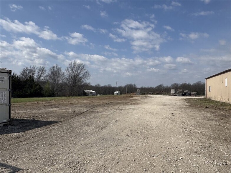 More Photos Of 212 Blees Industrial Dr, Macon Industrial For Sale