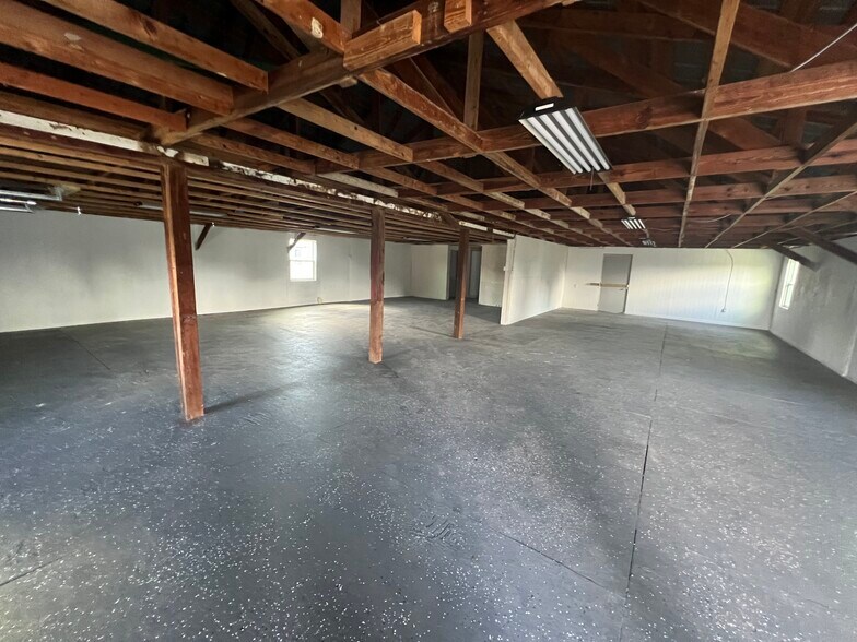 More Photos Of 208 4th St, Fort Myers Warehouse For Lease