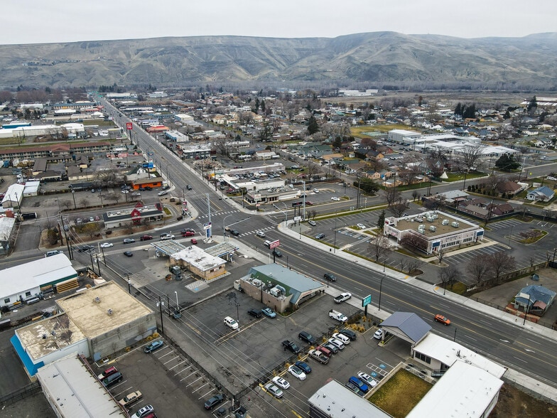 More Photos Of 822 N 1st St, Yakima Restaurant For Sale