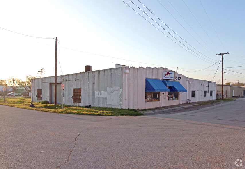 Primary Photo Of 115 Strickland Plz, Irving General Retail For Sale