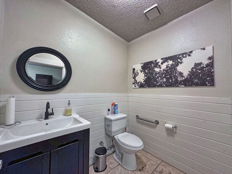 More Photos Of 217 Main St, Grand Coulee Flex For Sale