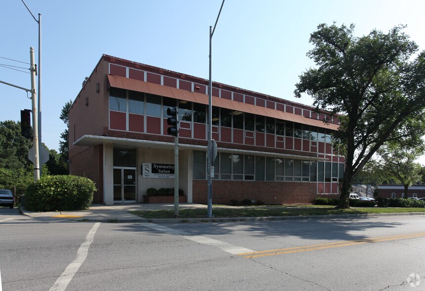 More Photos Of 2 E Gregory Blvd, Kansas City Office For Lease