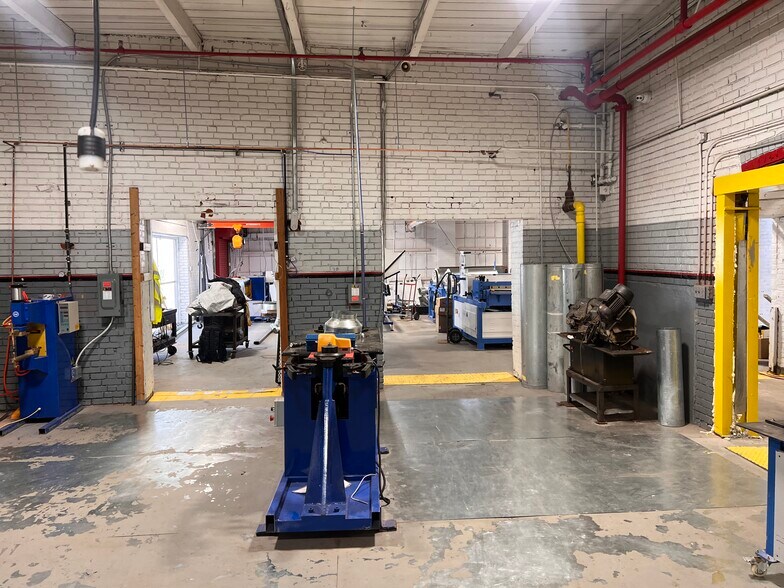More Photos Of 19-29 Lafayette St, Hartford Distribution For Sale