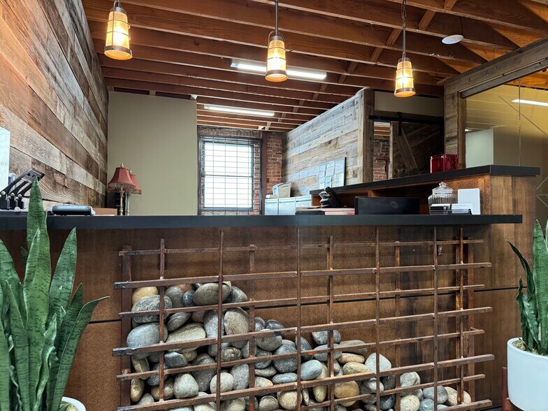 More Photos Of 914 Macdonald Ave, Richmond Storefront Retail Office For Lease