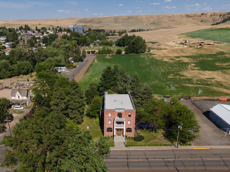 More Photos Of 40 SE Heimrich St, Dufur Hotel For Sale