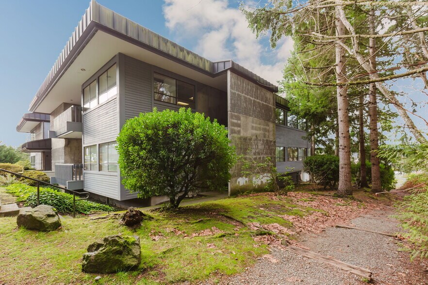 More Photos Of 1040 NE Hostmark St, Poulsbo Office For Sale