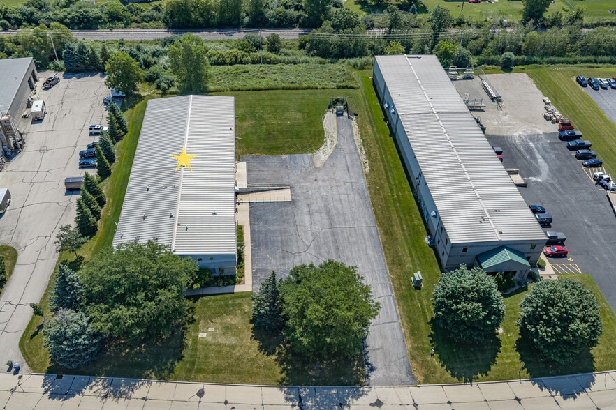 More Photos Of 1725 Suburban Dr, De Pere Manufacturing For Sale