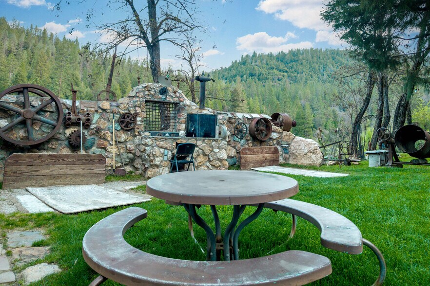 More Photos Of 15432 Washington Rd, Washington Storefront Retail Residential For Sale