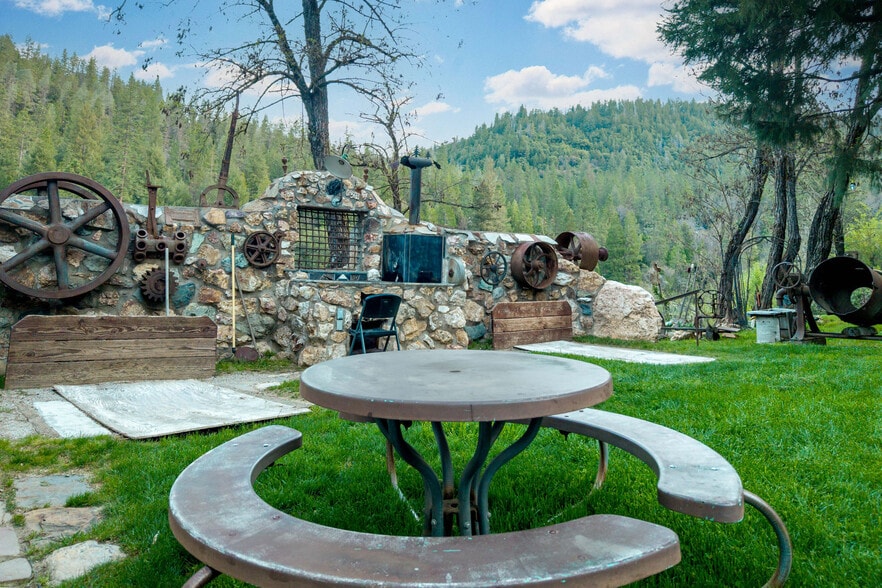 More Photos Of 15432 Washington Rd, Washington Storefront Retail Residential For Sale