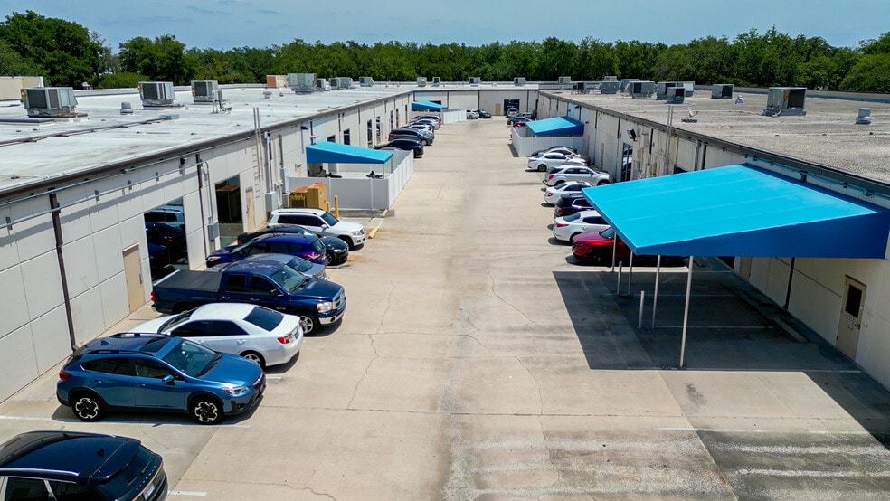 More Photos Of 6101 Chancellor Dr, Orlando Unknown For Lease