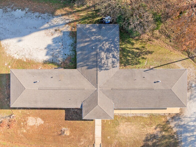 More Photos Of 105 Kentucky Ave S, Parsons Light Distribution For Sale