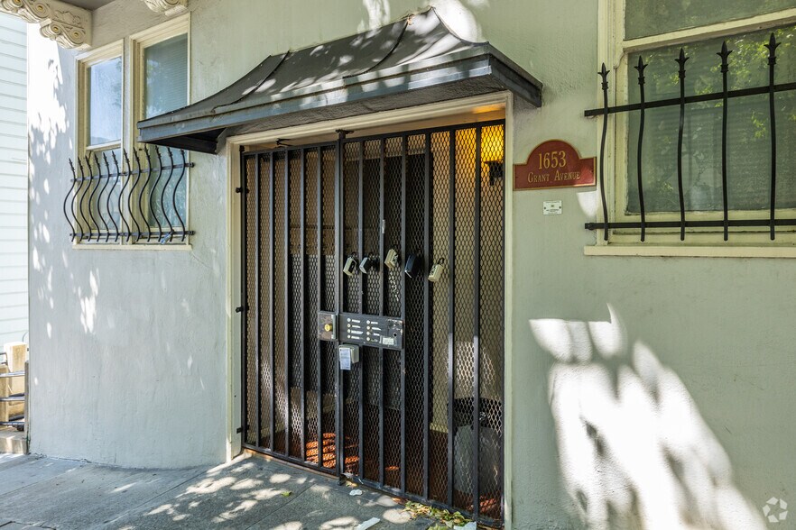 More Photos Of 1653-1667 Grant Ave, San Francisco Apartments For Lease