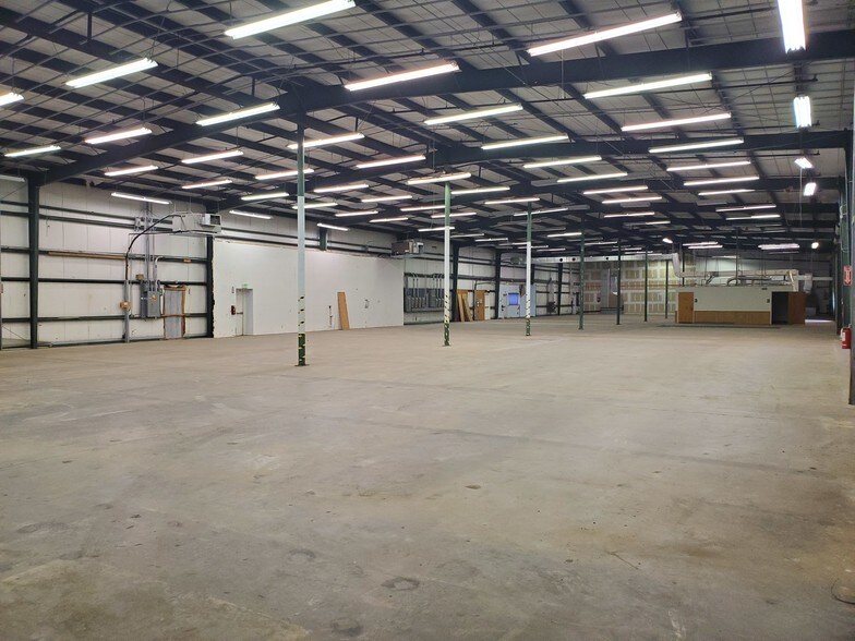 More Photos Of 5300 Ulmerton Rd, Clearwater Industrial For Lease