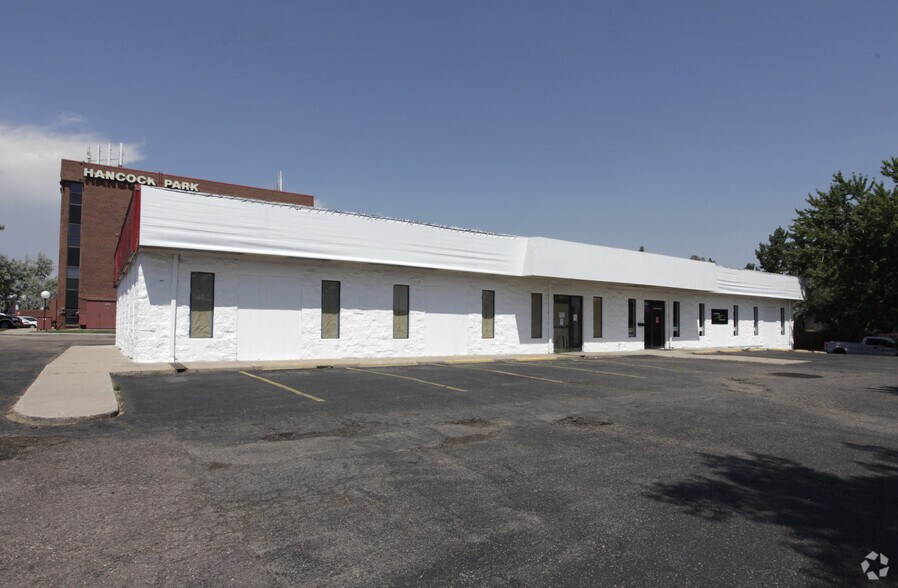 More Photos Of 3401 S Chambers Rd, Aurora Office For Sale