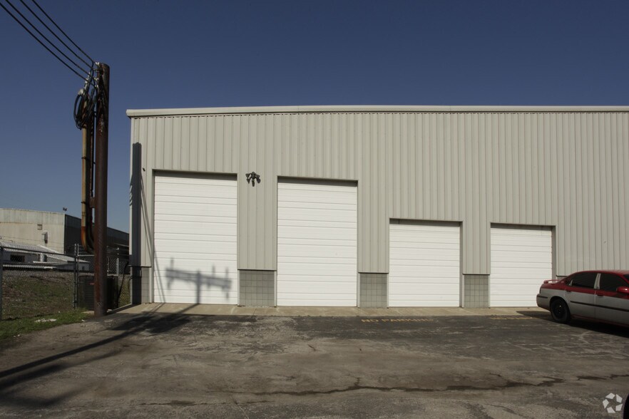 More Photos Of 3900 Cane Run Rd, Louisville Warehouse For Sale