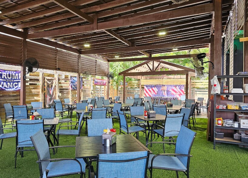 More Photos Of 409 Bradford Ave, Kemah General Retail For Lease