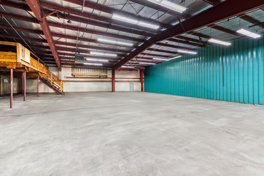 More Photos Of 6 Lark Industrial Pky, Greenville Self Storage For Lease