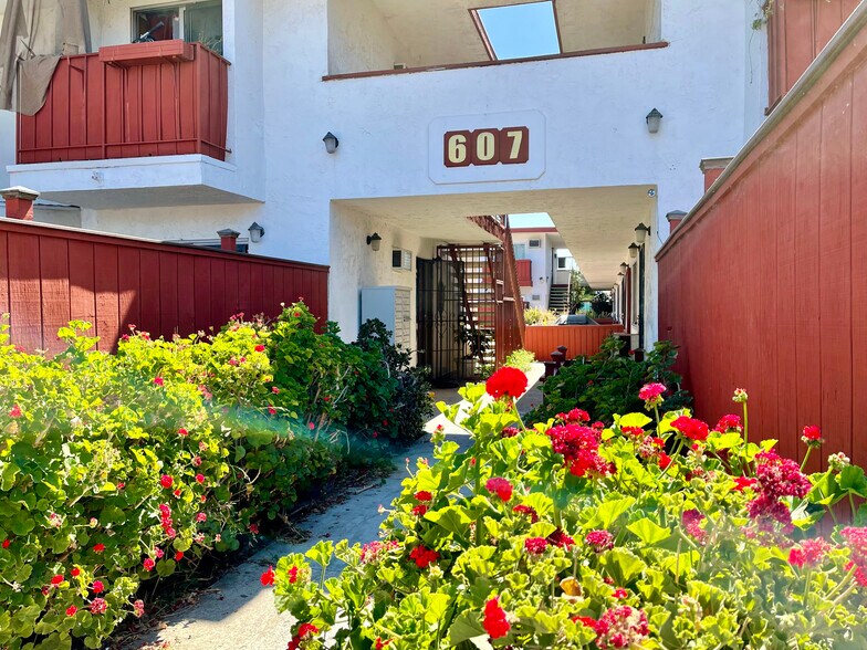 More Photos Of 607 Emerald Ave, El Cajon Apartments For Sale