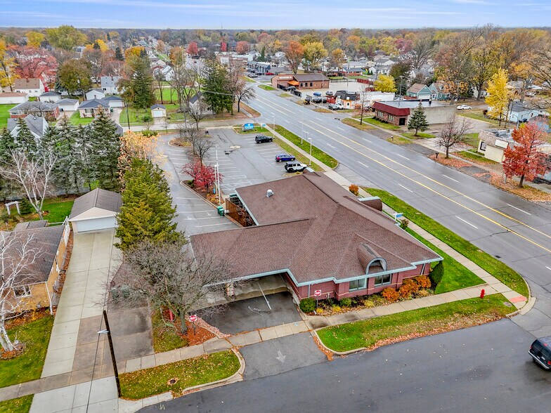 More Photos Of 27621 Warren Rd, Garden City Freestanding For Lease
